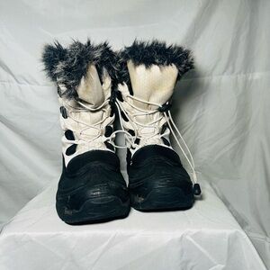 Cozy Black and Cream Fur-Lined Winter Boots